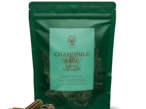 CHAMOMILE & SAGE TEETH DELIGHTS På udkig efter en lækker godbid, der også giver rene tænder? Så har I måske lige fundet den perfekte kombi af smag og pleje!